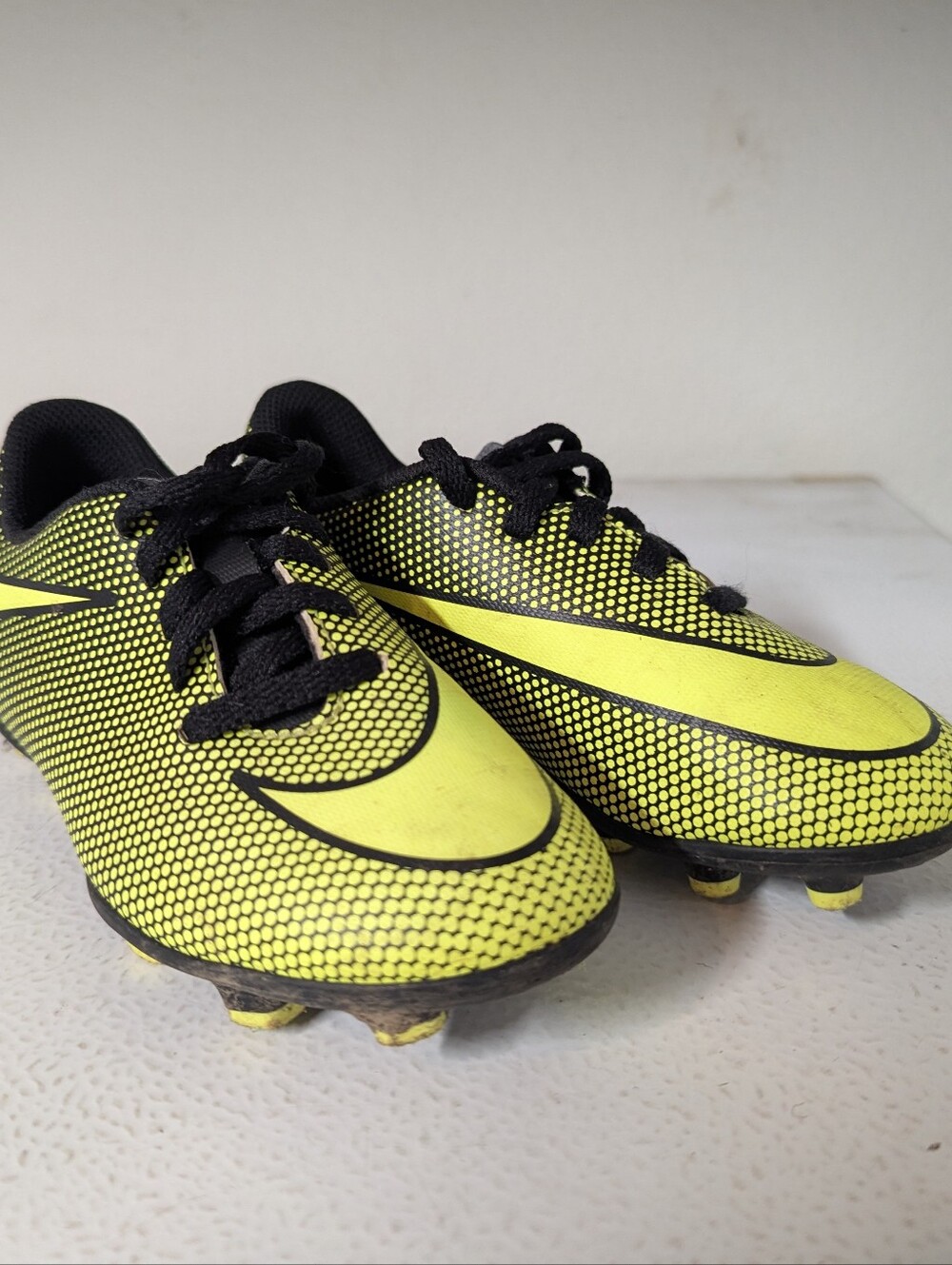 Nike Kids Neon Yellow and Black Soccer Cleats Sneakers